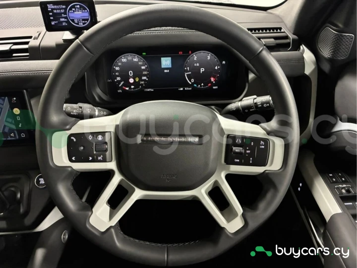 Land Rover Defender Серый