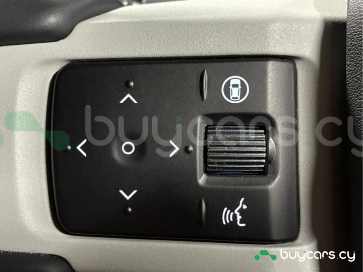 Land Rover Defender Серый