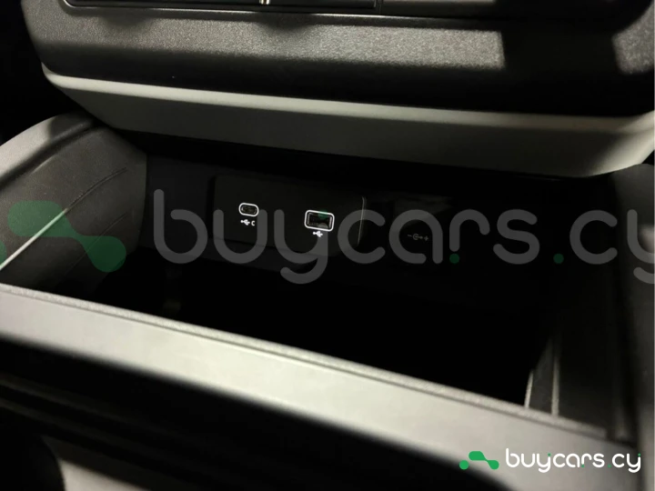 Land Rover Defender Серый