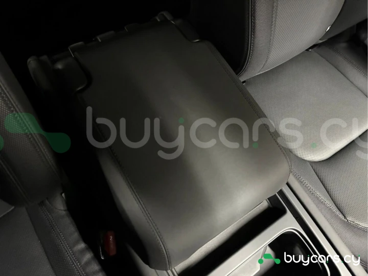 Land Rover Defender Серый