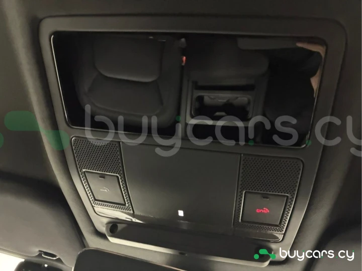 Land Rover Defender Серый