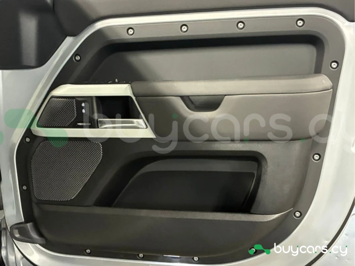 Land Rover Defender Серый