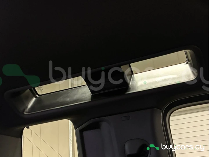 Land Rover Defender Серый