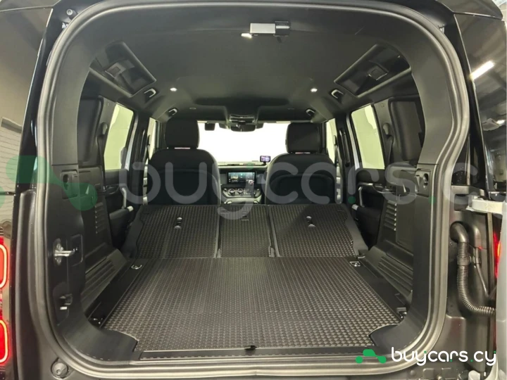 Land Rover Defender Серый