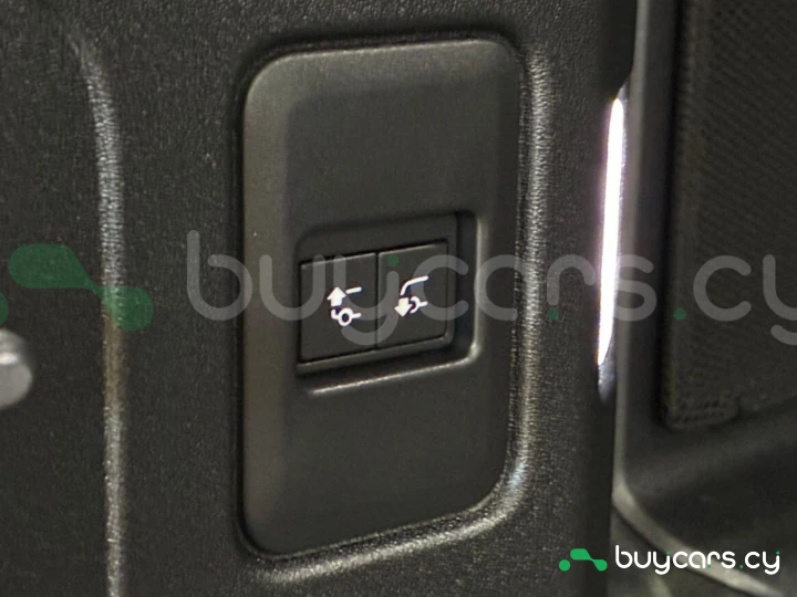 Land Rover Defender Серый