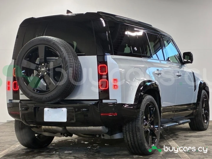 Land Rover Defender Серый