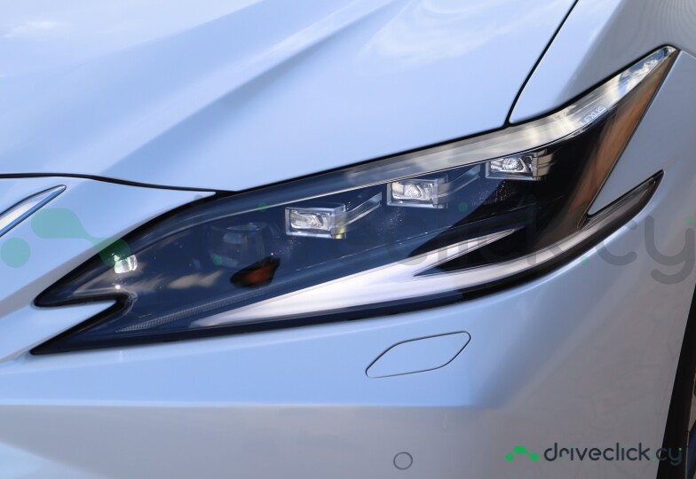 Lexus ES White