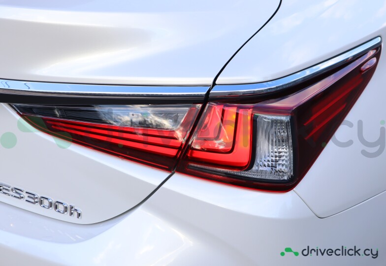 Lexus ES White