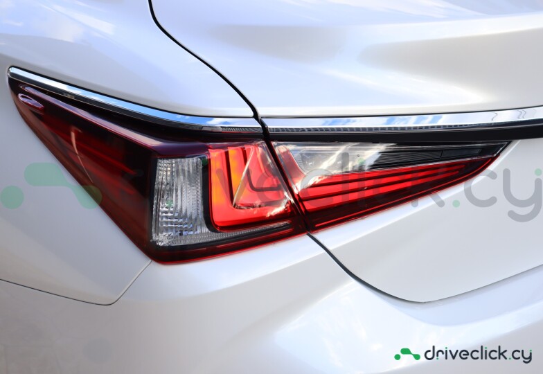 Lexus ES White