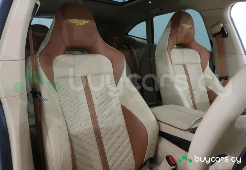 Aston Martin DBX Синий