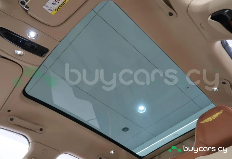 Aston Martin DBX Синий