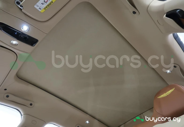 Aston Martin DBX Синий