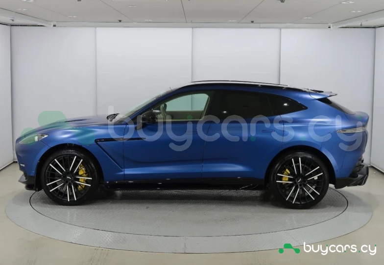 Aston Martin DBX Синий