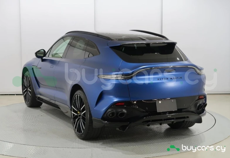 Aston Martin DBX Синий