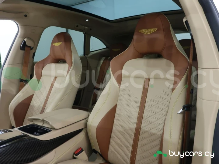 Aston Martin DBX Синий