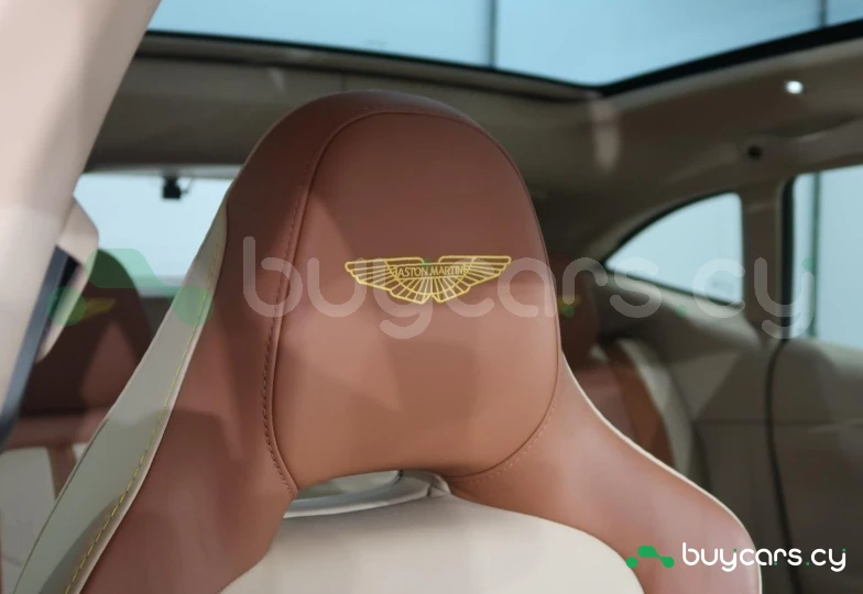 Aston Martin DBX Синий