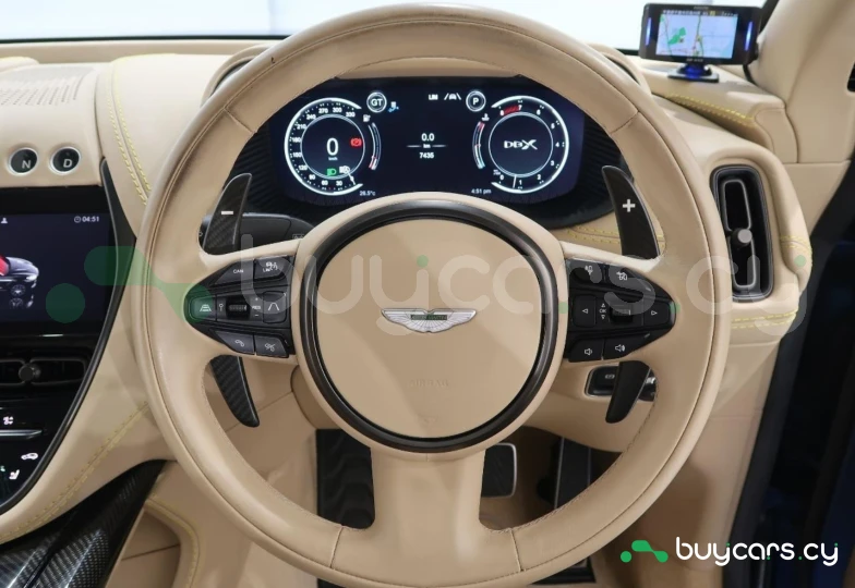 Aston Martin DBX Синий