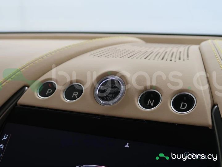 Aston Martin DBX Синий