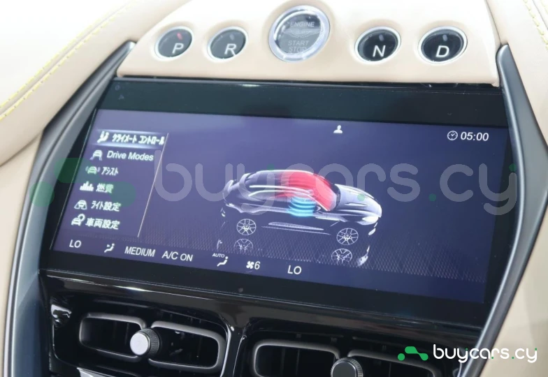 Aston Martin DBX Синий