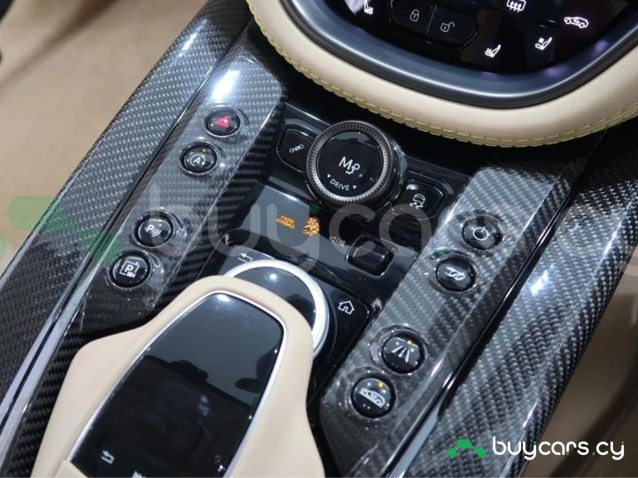 Aston Martin DBX Синий