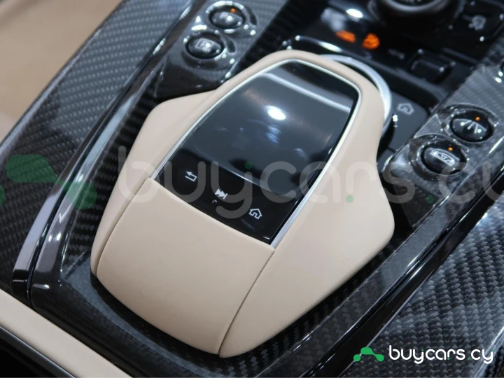 Aston Martin DBX Синий