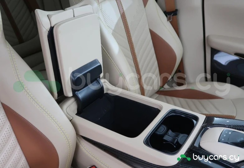 Aston Martin DBX Синий