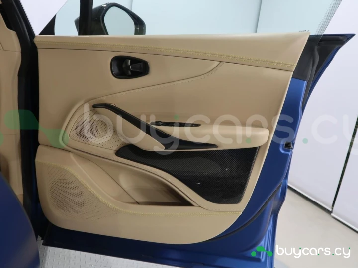 Aston Martin DBX Синий