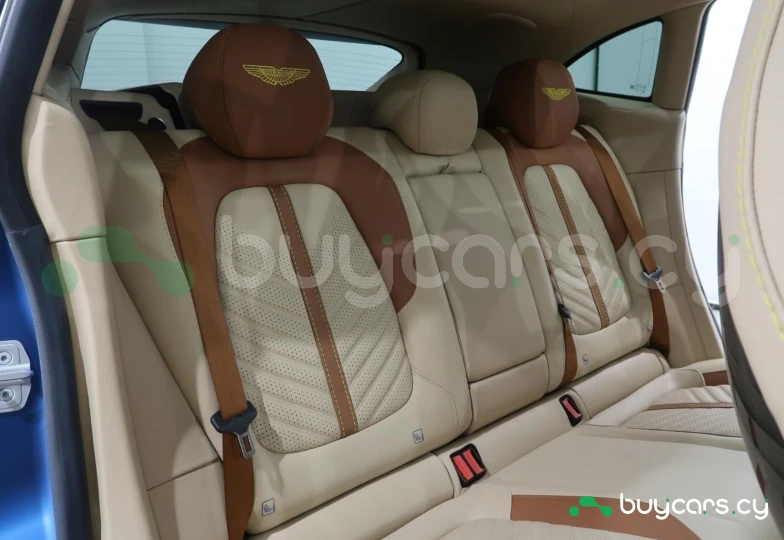 Aston Martin DBX Синий