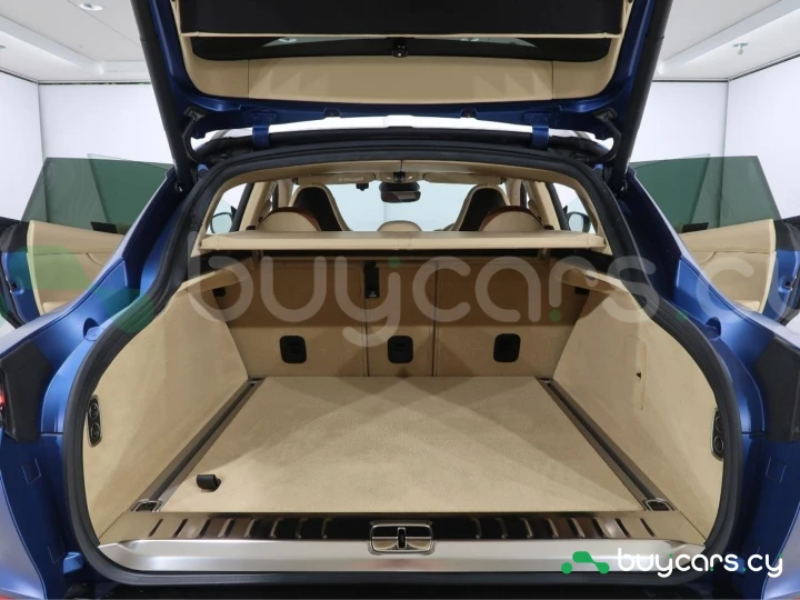 Aston Martin DBX Синий