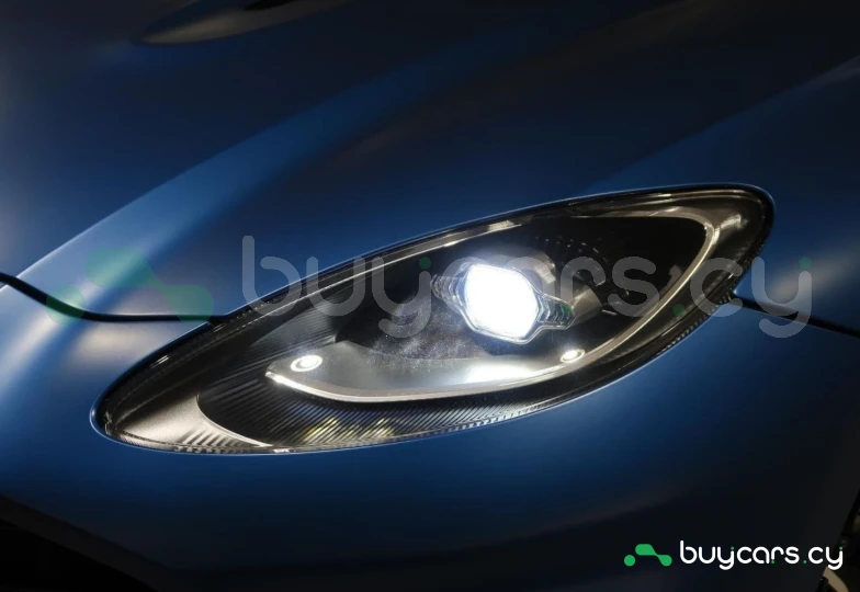 Aston Martin DBX Синий