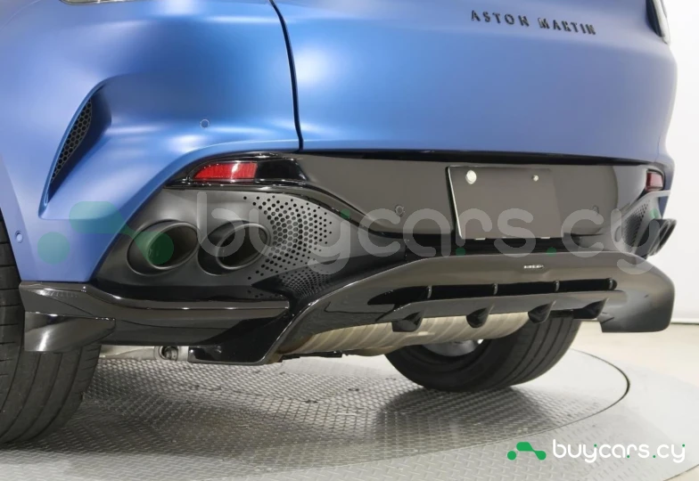 Aston Martin DBX Синий