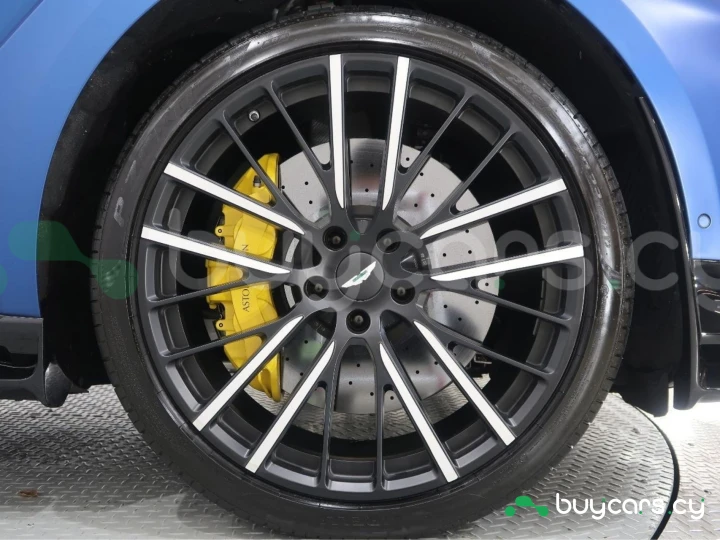 Aston Martin DBX Синий