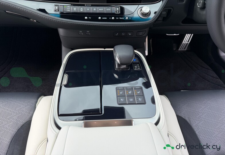 Lexus LS White