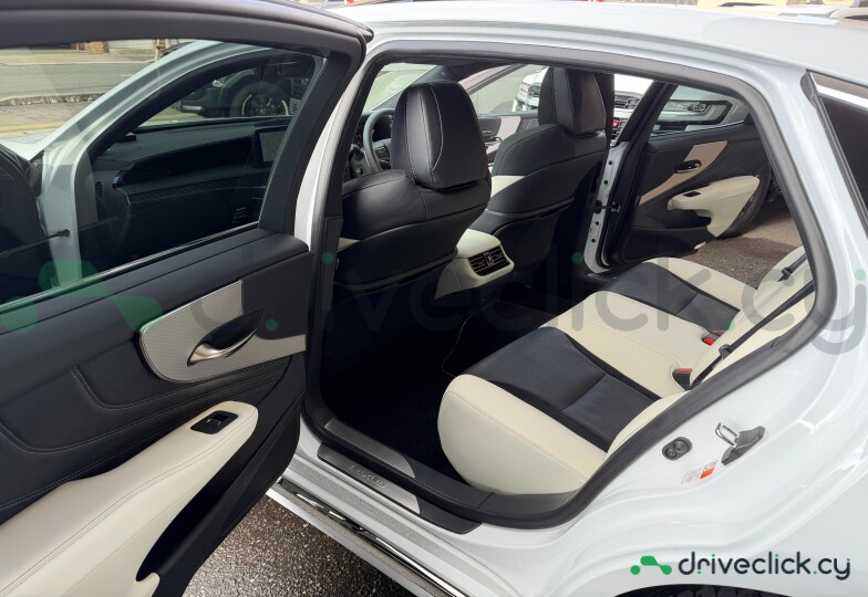 Lexus LS White