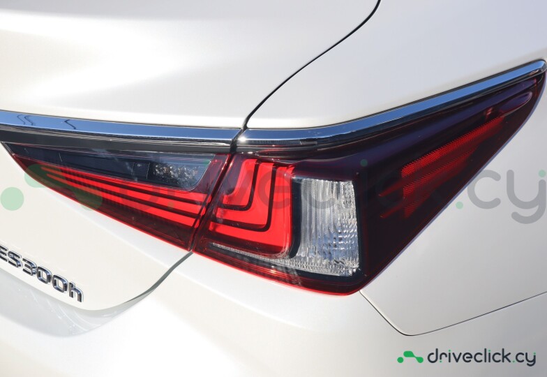 Lexus ES White