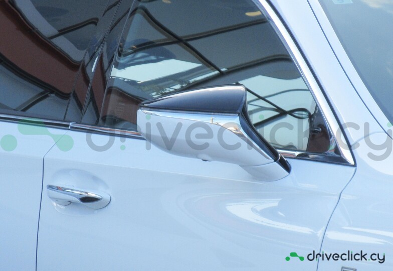 Lexus LS White