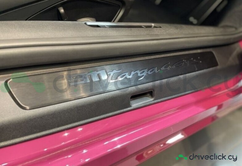 Porsche 911 Pink