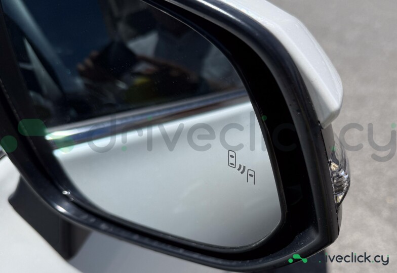 Toyota Harrier Белый
