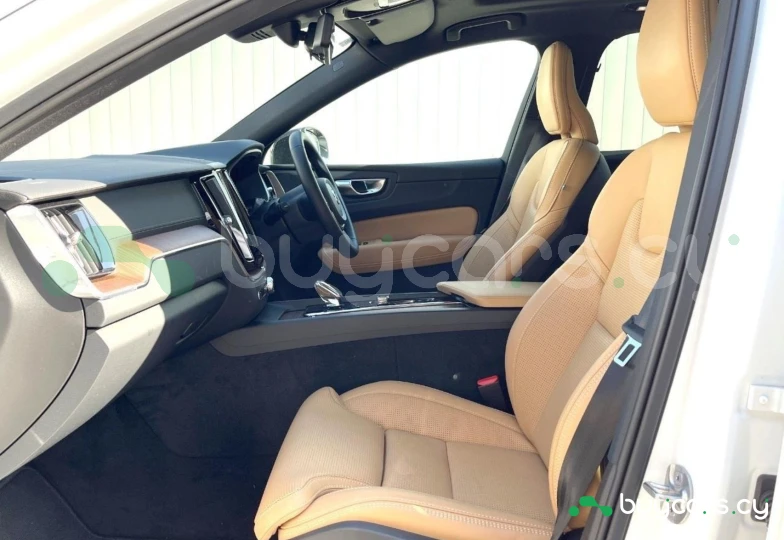 Volvo XC60 Белый