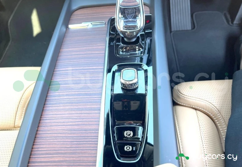 Volvo XC60 Белый