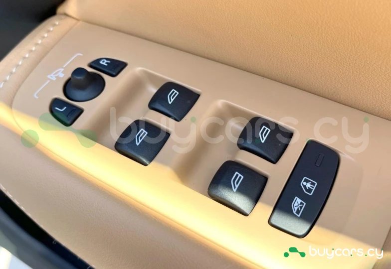 Volvo XC60 Белый