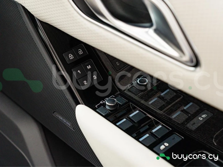 Land Rover Range Rover Velar Серый