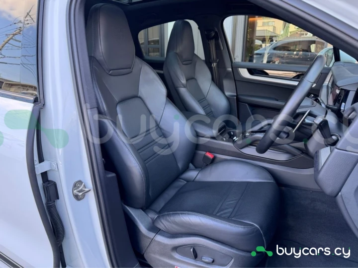 Porsche Cayenne Белый