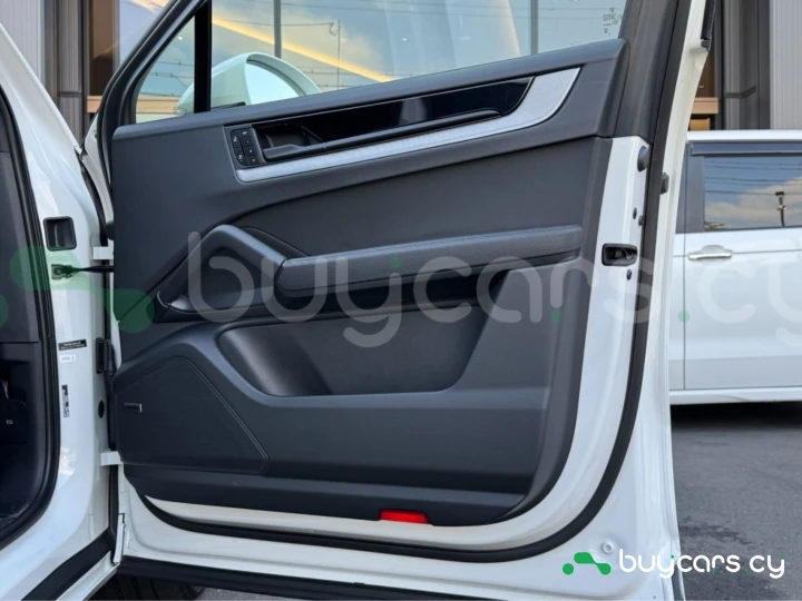 Porsche Cayenne Белый