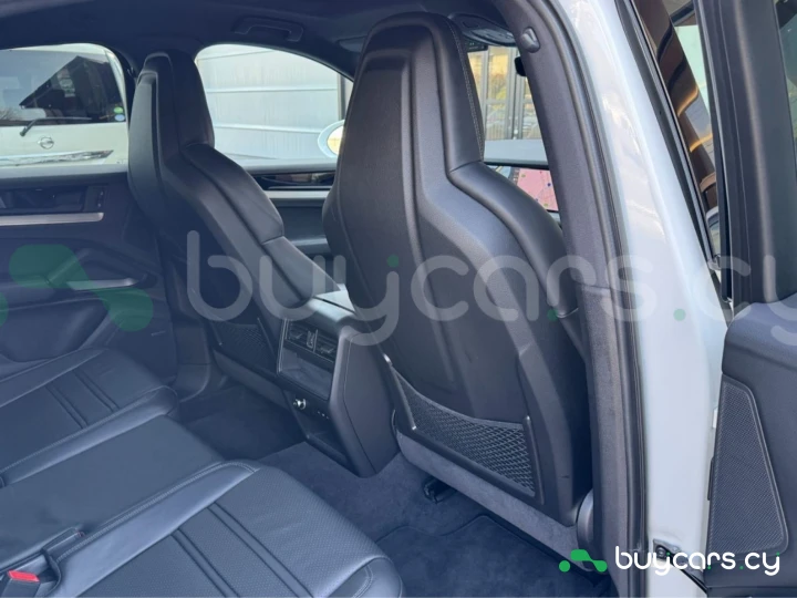 Porsche Cayenne Белый