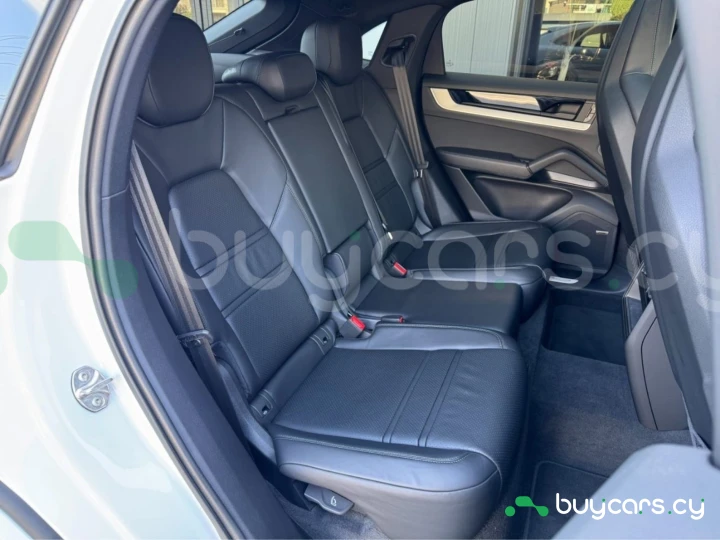 Porsche Cayenne Белый