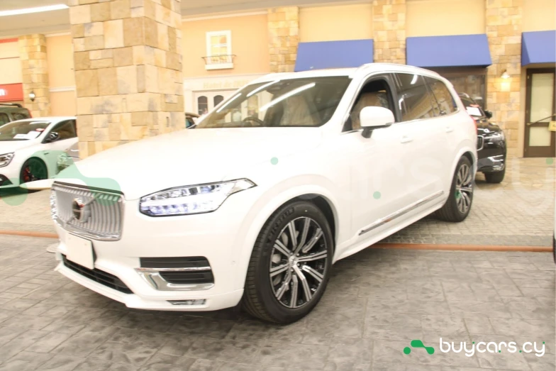 Volvo XC90 Белый