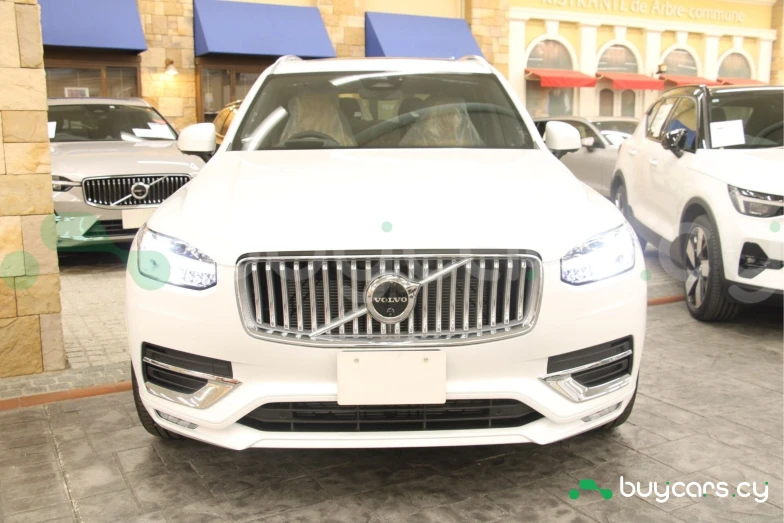Volvo XC90 Белый