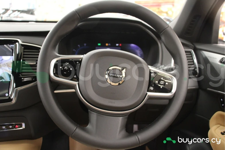 Volvo XC90 Белый