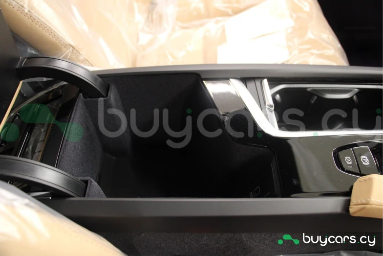 Volvo XC90 Белый